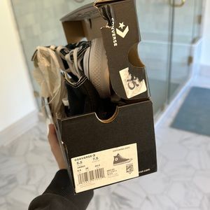 NWB CONVERSE women’s: 7.5 men’s: 5.5 black